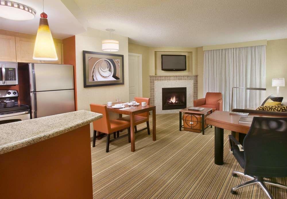 Residence Inn By Marriott Calgary Airport Bagian luar foto