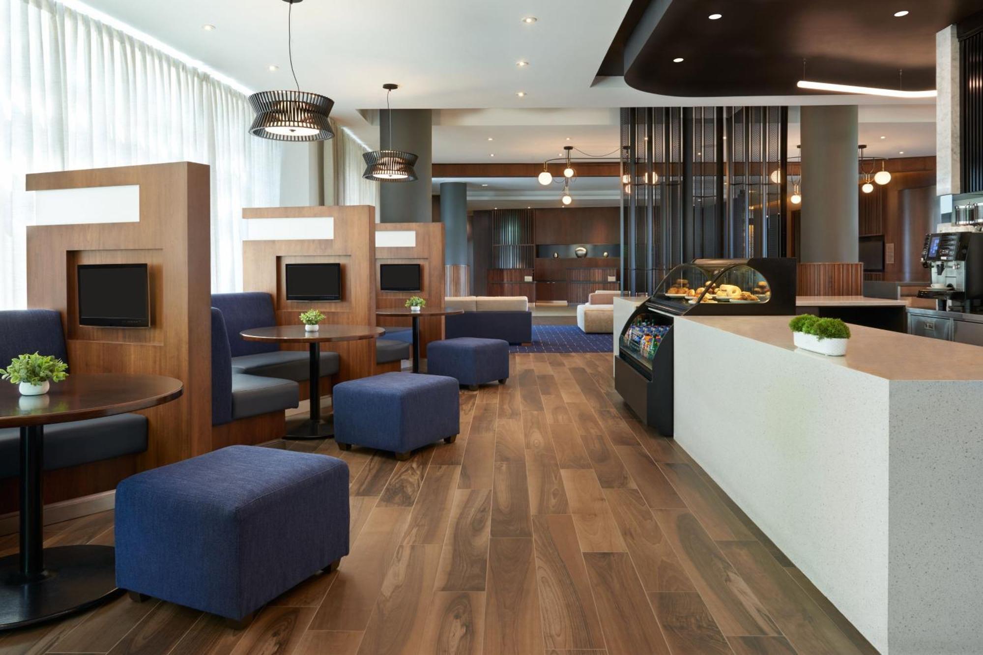 Residence Inn By Marriott Calgary Airport Bagian luar foto