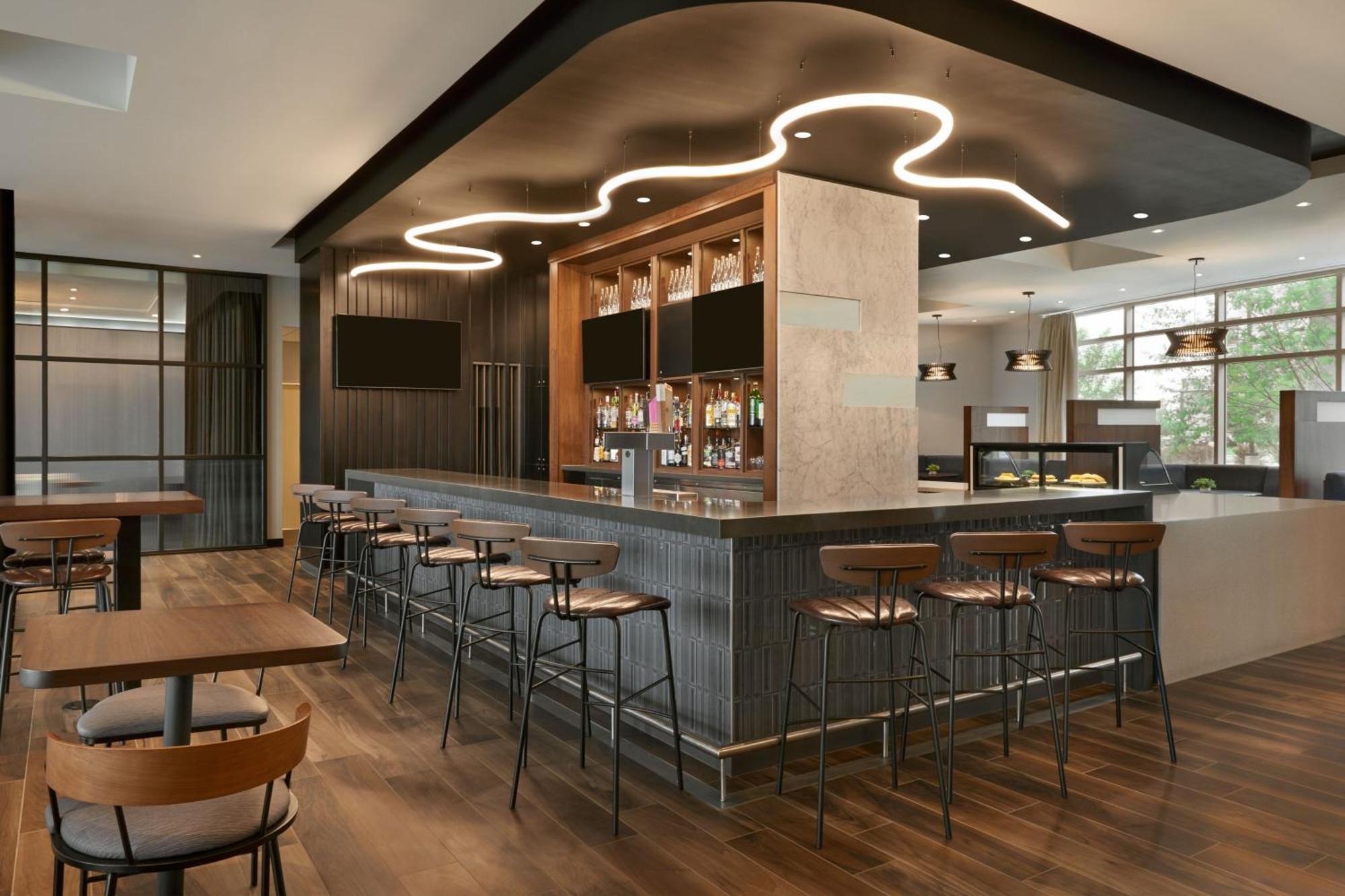 Residence Inn By Marriott Calgary Airport Bagian luar foto
