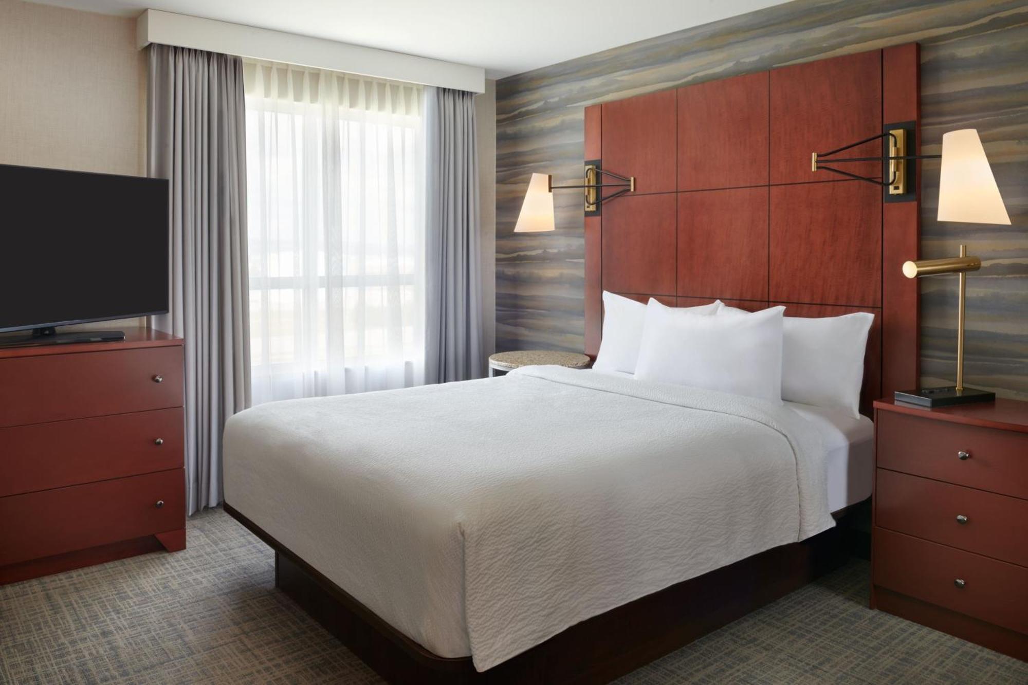 Residence Inn By Marriott Calgary Airport Bagian luar foto