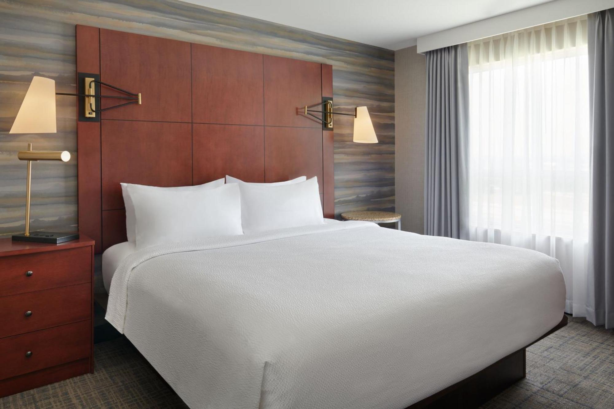 Residence Inn By Marriott Calgary Airport Bagian luar foto