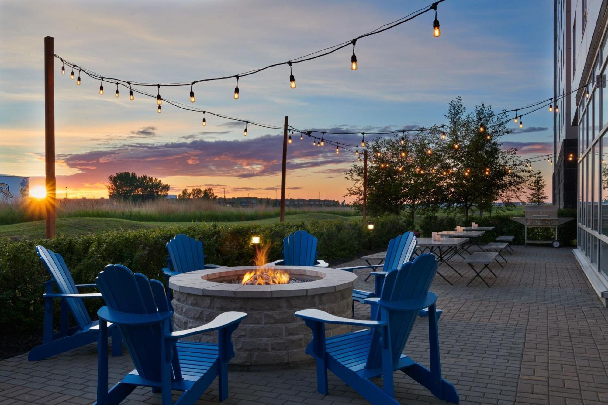 Residence Inn By Marriott Calgary Airport Bagian luar foto