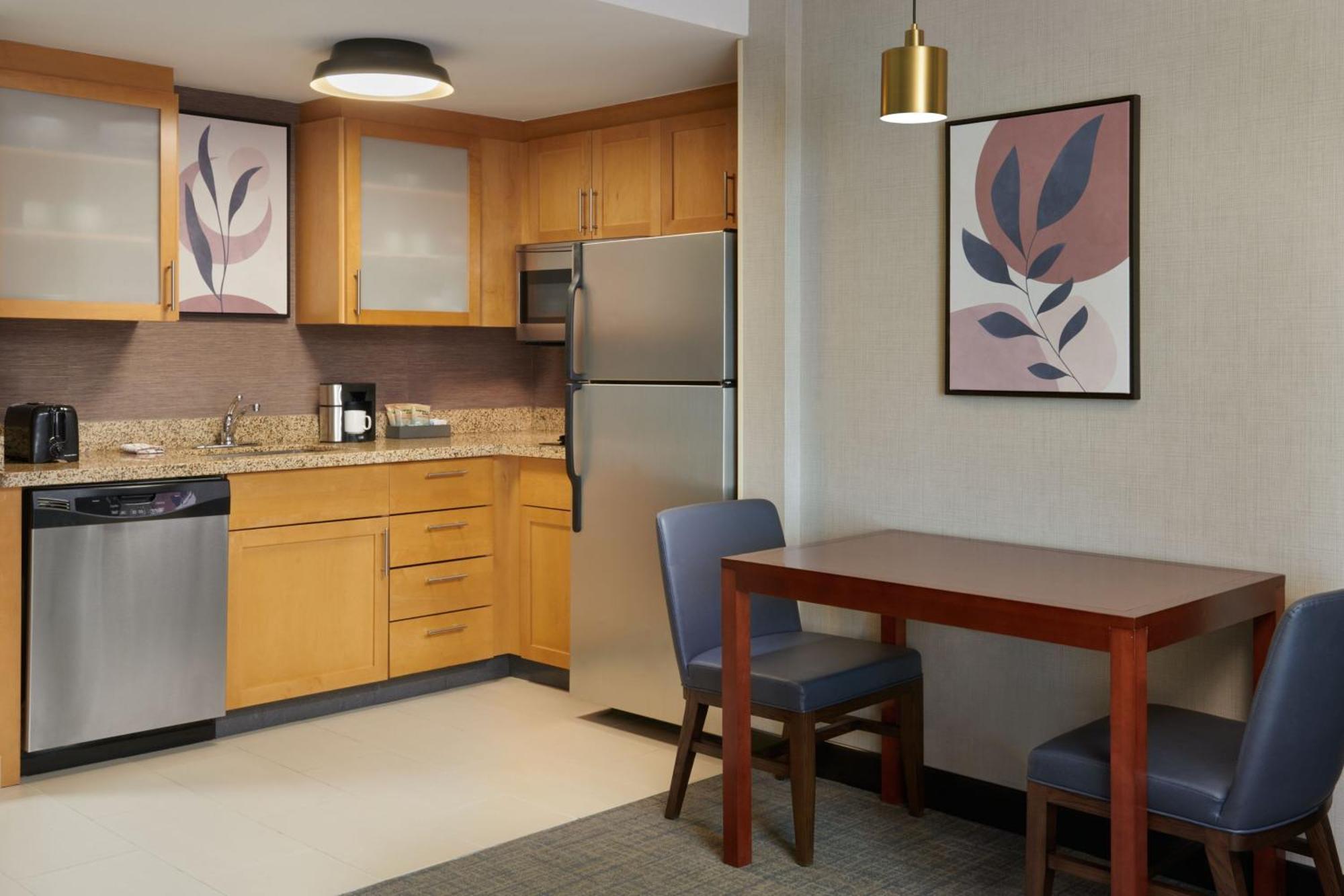 Residence Inn By Marriott Calgary Airport Bagian luar foto