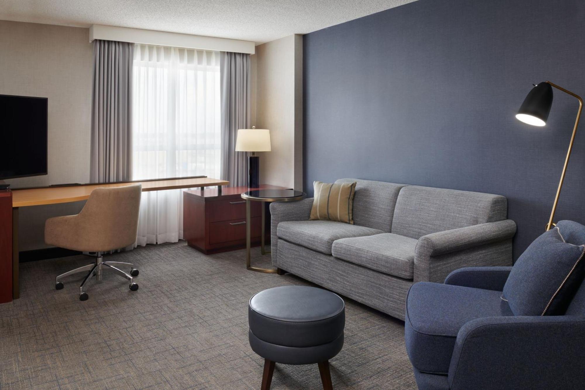 Residence Inn By Marriott Calgary Airport Bagian luar foto