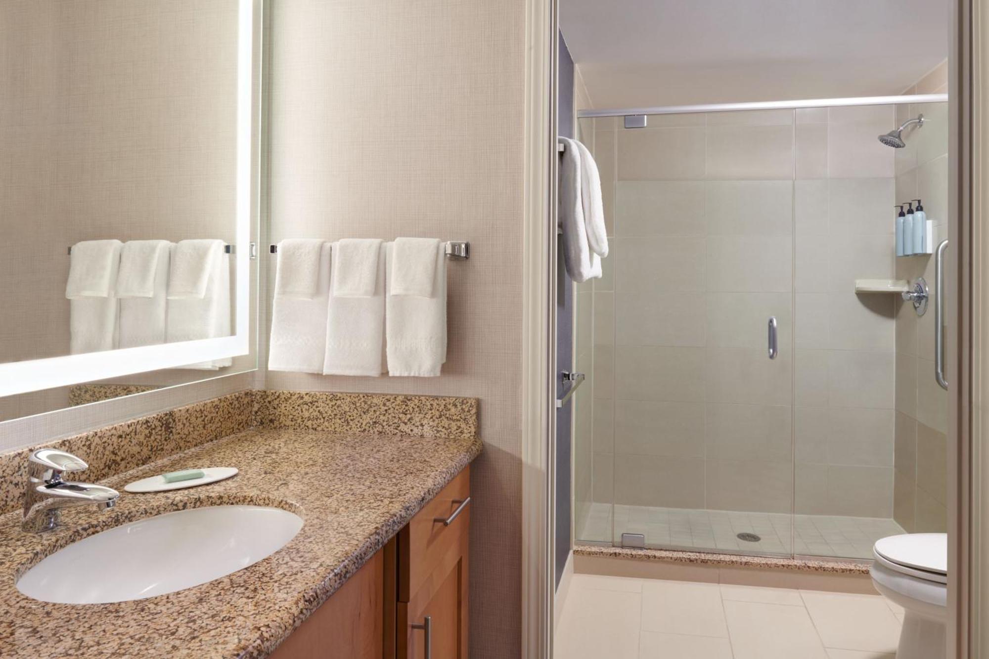 Residence Inn By Marriott Calgary Airport Bagian luar foto