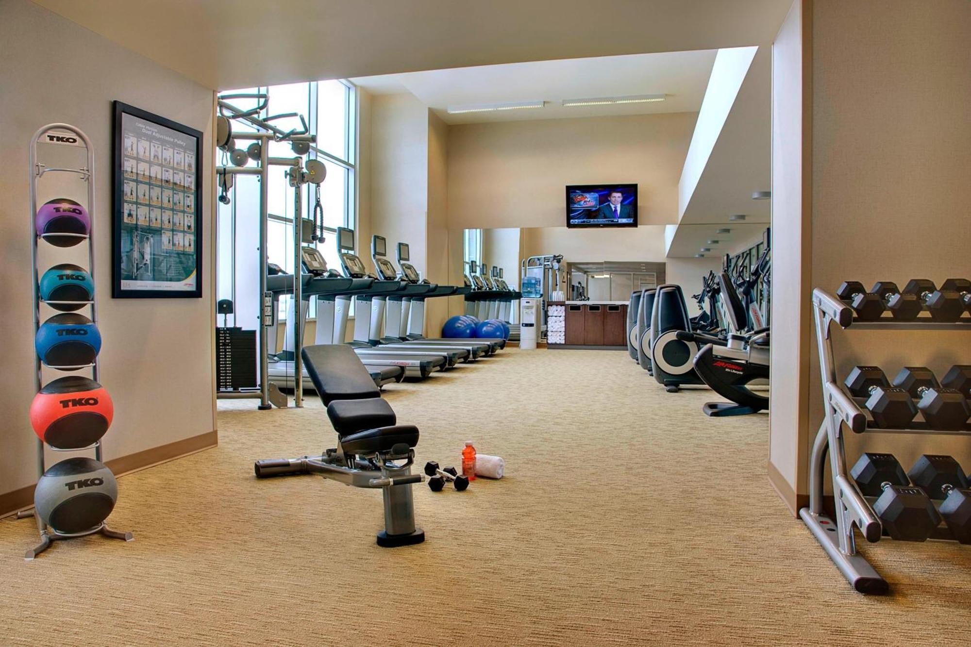 Residence Inn By Marriott Calgary Airport Bagian luar foto