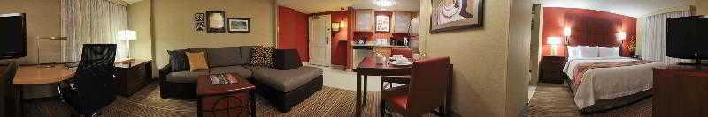 Residence Inn By Marriott Calgary Airport Bagian luar foto